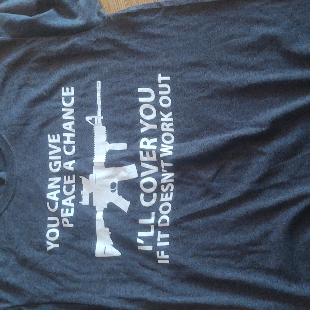 Men's gray Tshirt gun theme Large